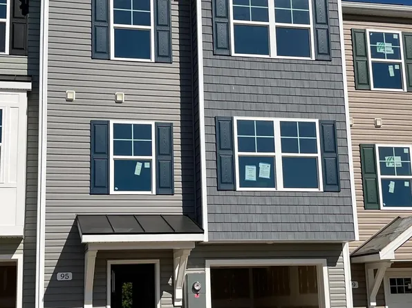 95 Olga Dr, Martinsburg, WV 25403