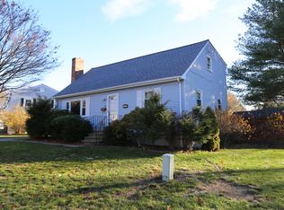 12 Mohegan Trl, Natick, MA 01760