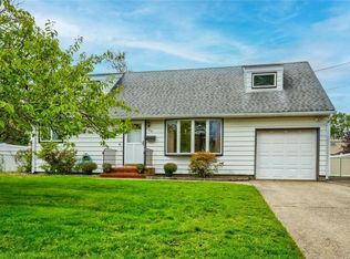 348 1st Ave, Bayport, NY 11705