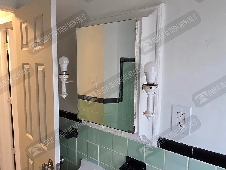 16092 Coram St — Photo 18