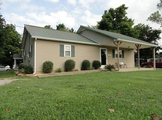 316 Sunrise Ave, Horse Cave, KY 42749
