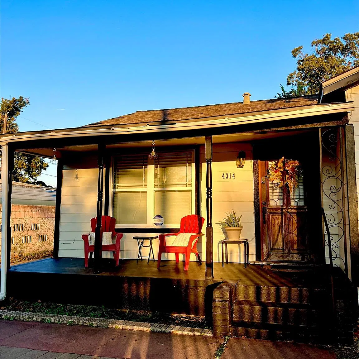 2 bed, 1.0 bath, 916 sqft, $1,799 — Photo 2