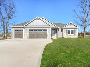 17860 Clearview Dr, Leavenworth, KS 66048