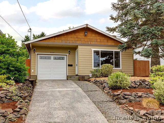 3329 SE Tibbetts St photo 1
