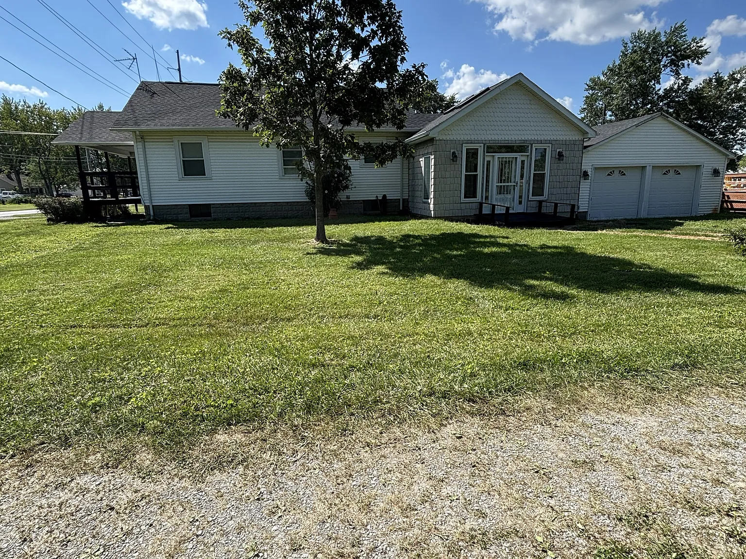 2 bed, 1.5 bath, 1428 sqft, $1,690 — Photo 2