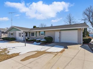 1409 S 26th St, Manitowoc, WI 54220