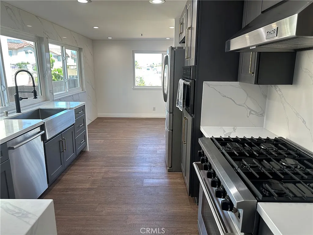 5 bed, 2750 sqft, $6,200 — Photo 2