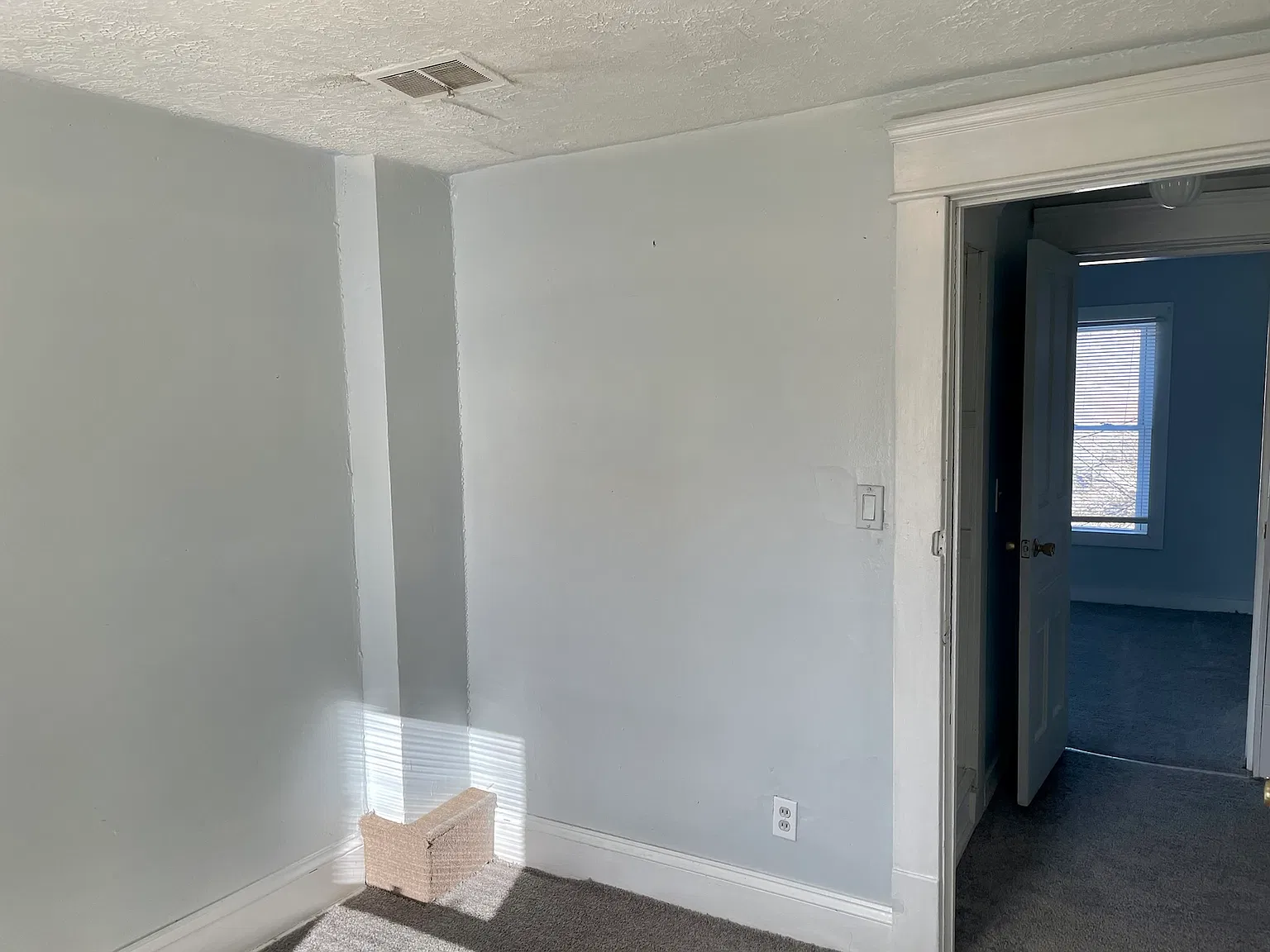 3 bed, 1000 sqft, $1,100 — Photo 3