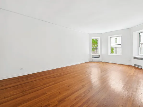 525 East 89th Street 2E image 3 of 18