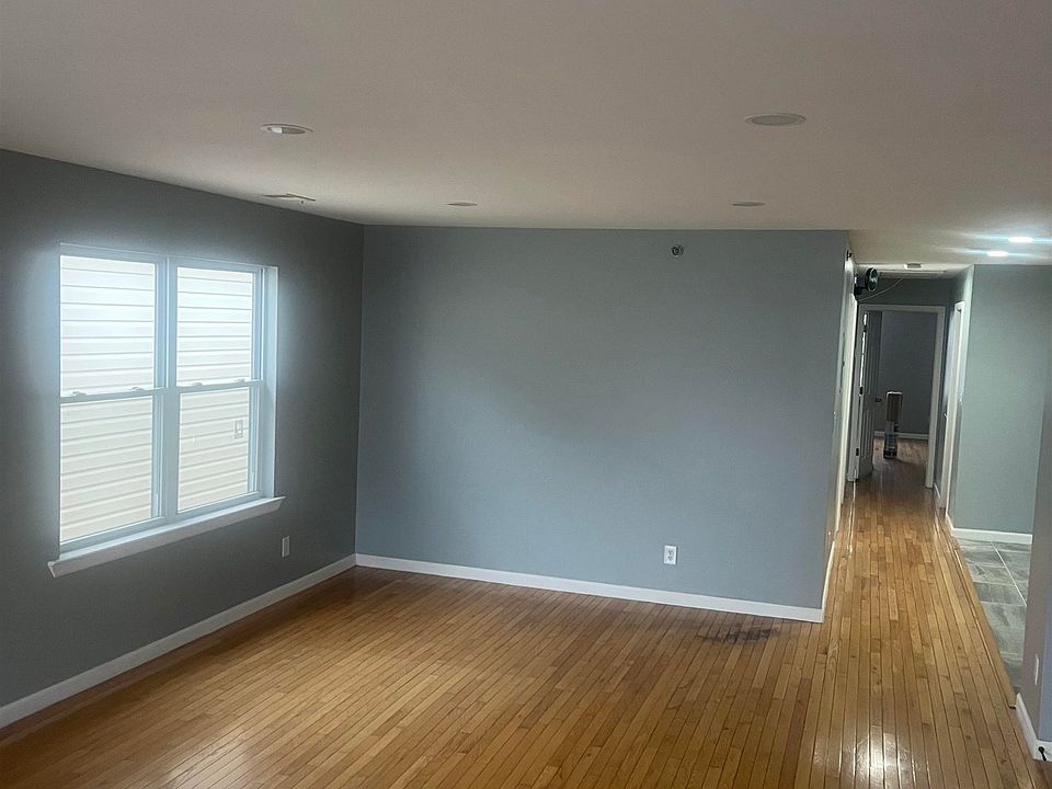 1st image of 710 27th St Floor 3