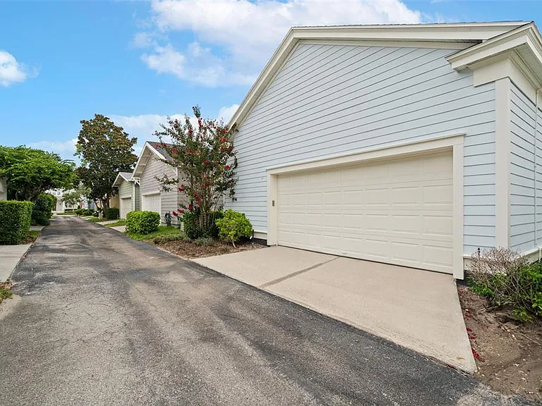 5362 Chatas Ln — Photo 30