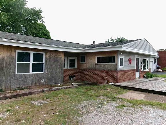 2nd image of 1209 Main St