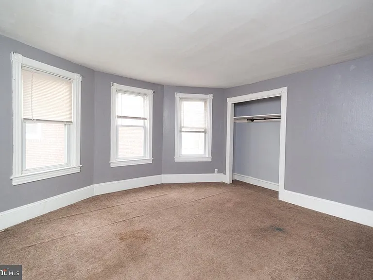 313 S Fairview St — Photo 8