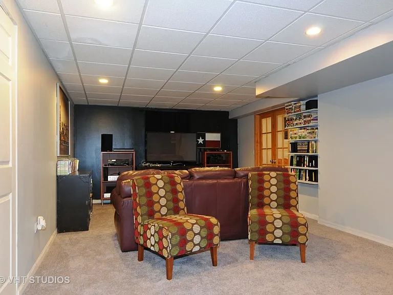 224 Jonathan Way — Photo 9
