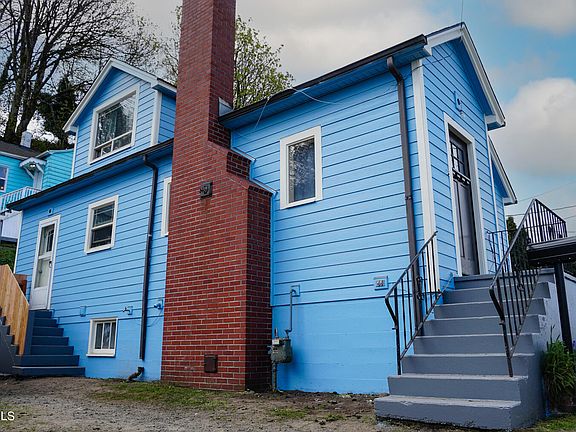 3rd image of 437 W Marine Dr
