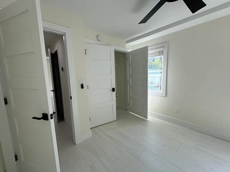 Ocean Reef Apartments — Photo 24