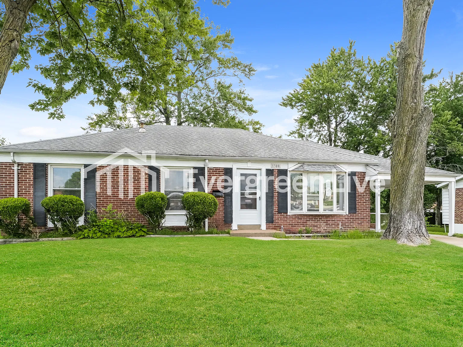 3 bed, 1.5 bath, 1247 sqft, $1,495 — Photo 1