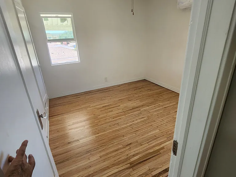 516-518 W Lexington Dr #B — Photo 9