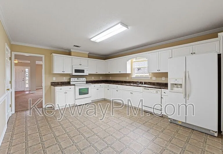 313 Elbrus Way — Photo 7