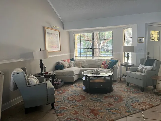 7201 Hideaway Trl — Photo 5