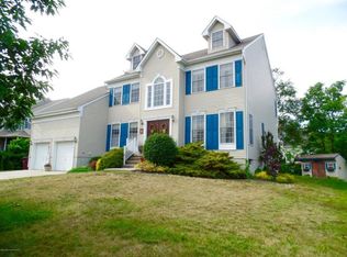 2 Larchwood Ct, Bayville, NJ 08721