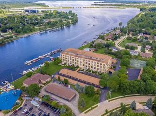 1545 Arboretum Dr APT 406, Oshkosh, WI 54901