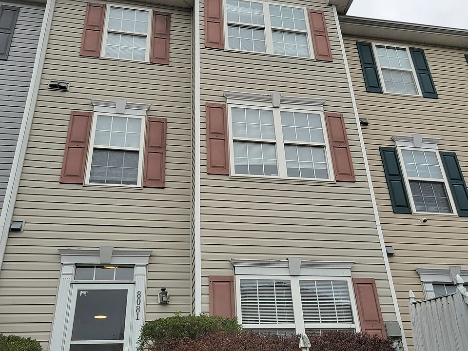 Three-story townhouse