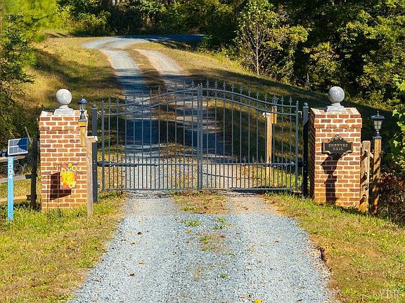 2nd image of 2004 Seven Meadows Ln