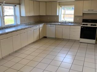 8 Ikes Ln, Manalapan, NJ 07726