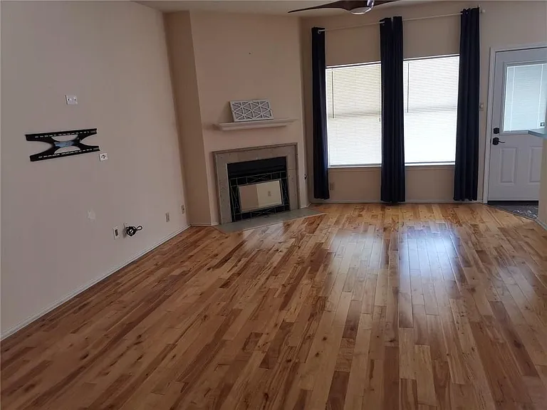 1603 Sylvia Ln — Photo 3