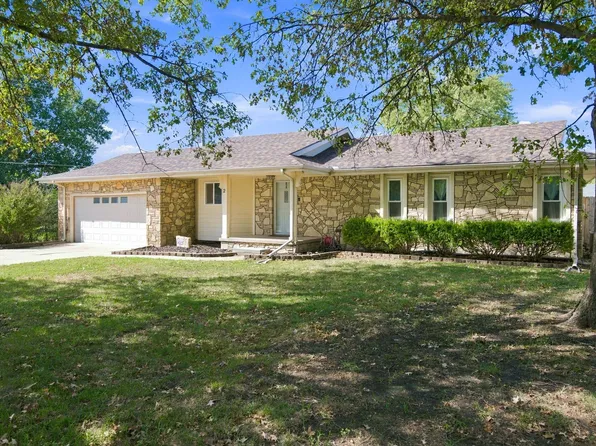 2 E Frontier Ln, Rose Hill, KS 67133