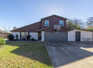 1225 Mockingbird Dr, Grapevine, TX 76051