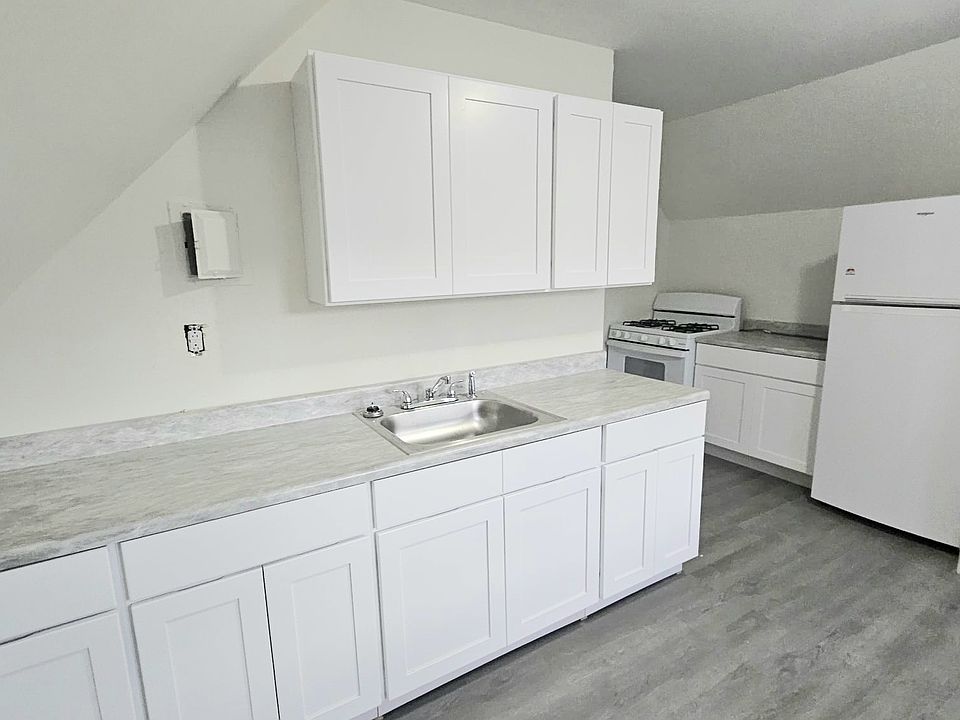 2nd image of 36 Shelter St Floor 3