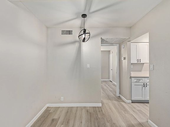4th image of 3405 E Pinchot Ave #16