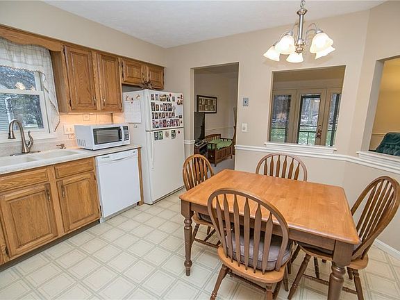 5th image of 10435 Leawood Oval