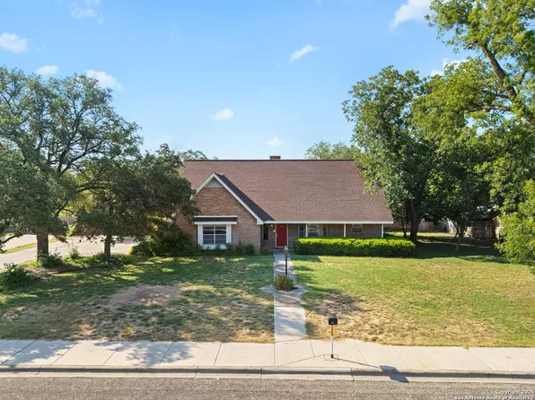 715 Studer, Uvalde, TX 78801