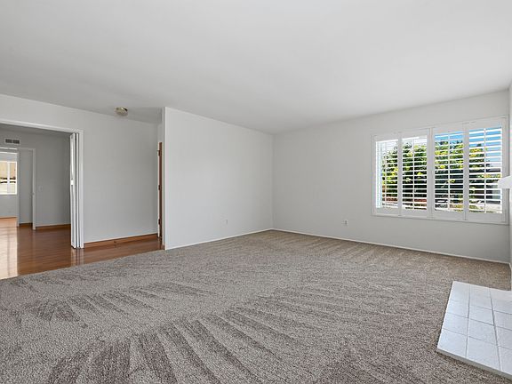4th image of 1712 Greentree Rd