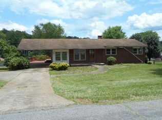 222 English Rd, Martinsville, VA 24112