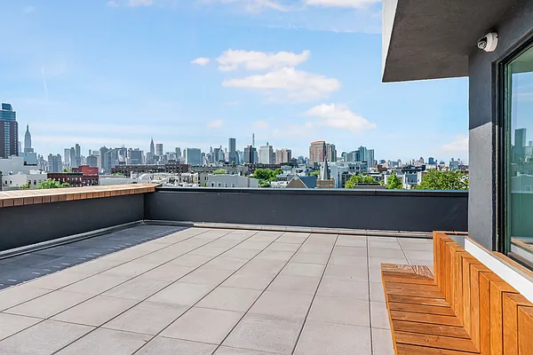 Rented by EXR | media 21