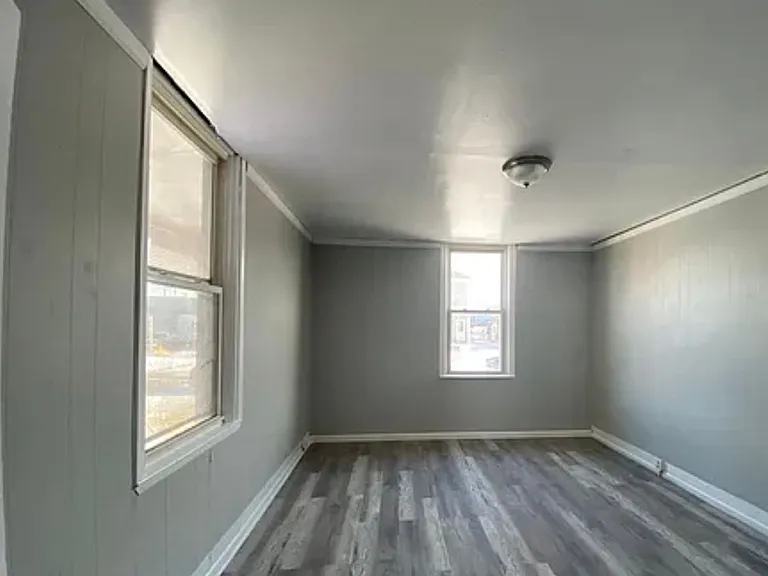1733 & 1735 Edison Ave — Photo 6