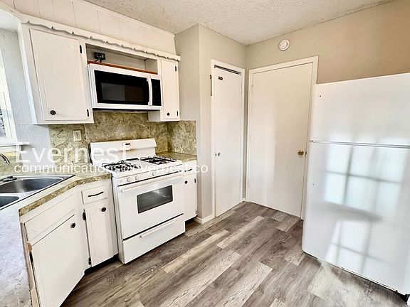3rd image of 1756 S Pine Ave