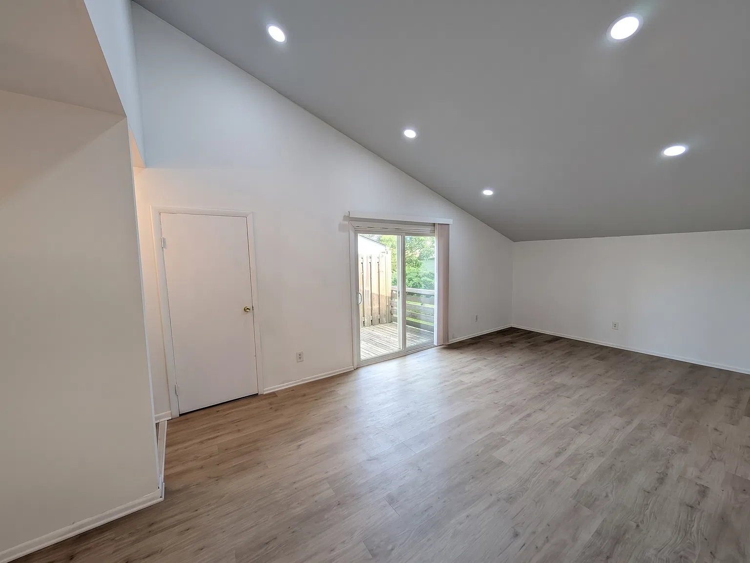 2 bed, 890 sqft, $1,250 — Photo 2