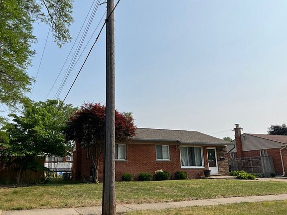 2nd image of 34332 Algonquin St