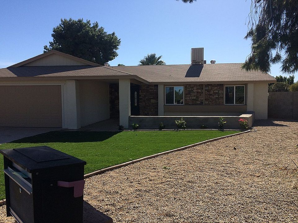2nd image of 3028 S Santa Barbara Cir