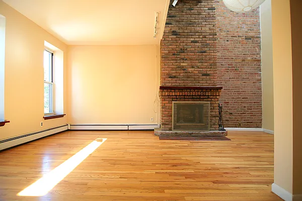 Rented by Space Real Estate | media 23