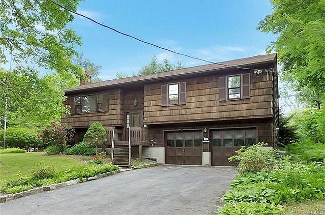 1st image of 18 Valley Dr W