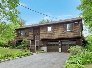 18 Valley Dr W, Yorktown Heights, NY 10598