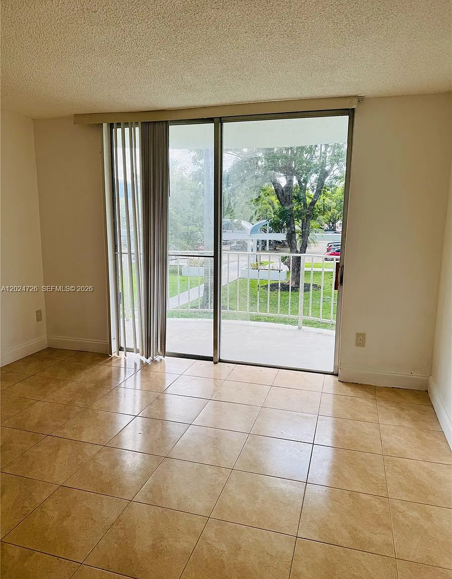 Montecarlo Condo — Photo 2