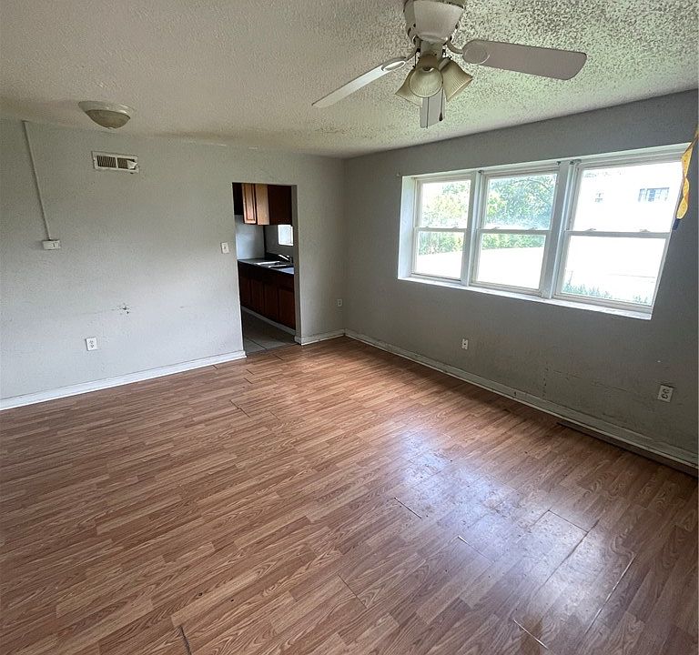 1st image of 2989 Sage Ave