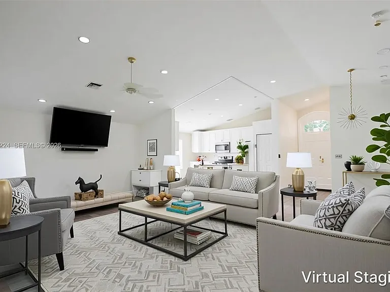 7577 Caprio Dr — Photo 4